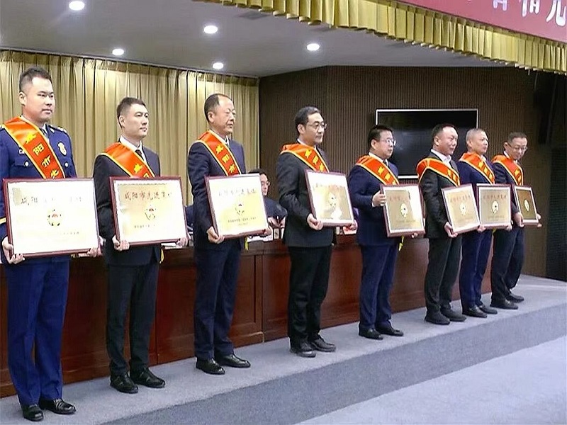 喜報(bào)！咸陽(yáng)路橋工程公司榮獲咸陽(yáng)市 “先進(jìn)集體”榮譽(yù)稱(chēng)號(hào)